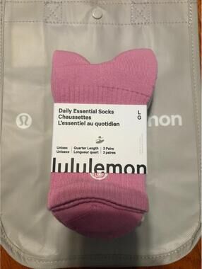 NWT lululemon Daily Essential Quarter Socks - ( 3 Pack) large